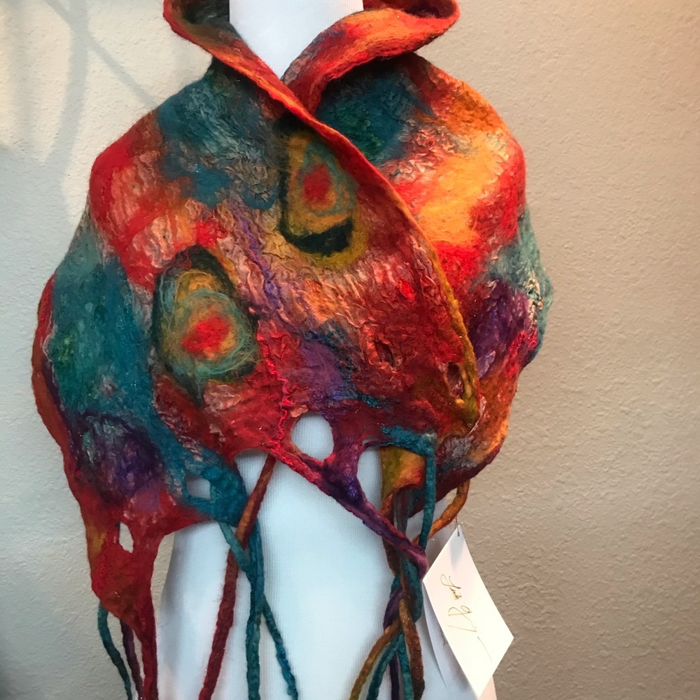 SALE❤️‼️Handcrafted Felted Scarf/Neck Wrap/shawl